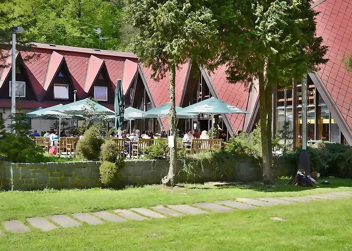 Konopiste Nova Myslivna فندق بينيسوف